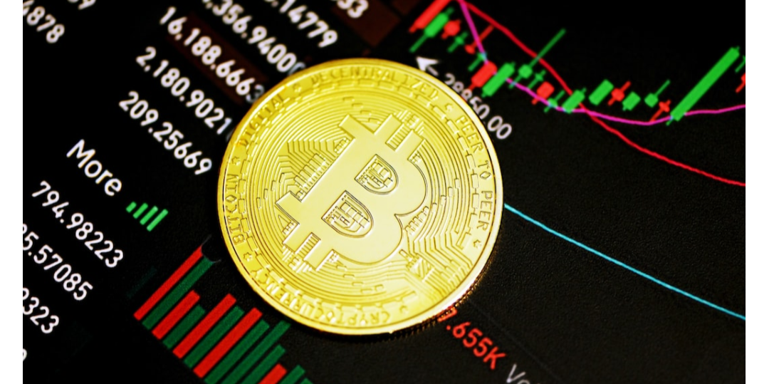 Copertina Fondi comuni vs. ETF su Bitcoin: Guida alla scelta del miglior investimento in criptovaluta